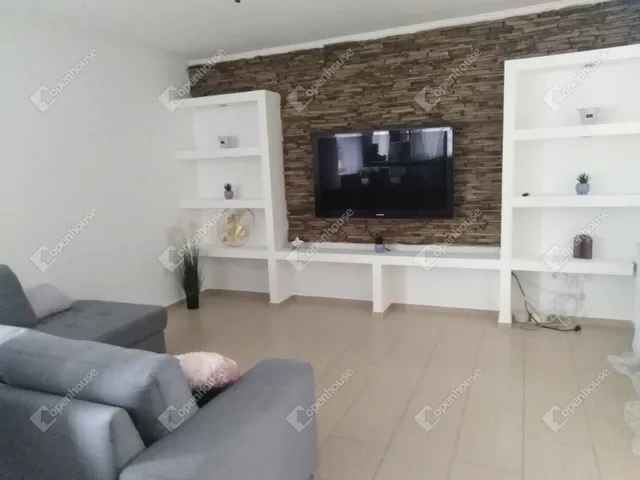 Kiadó ház Komárom 137 nm