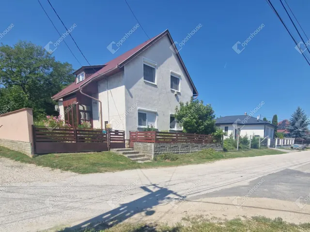 Eladó ház Ászár 183 nm