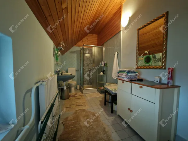 Eladó ház Ászár 183 nm