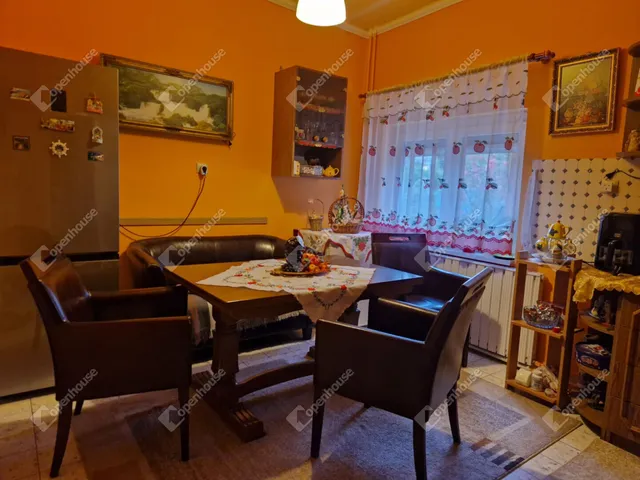 Eladó ház Ászár 183 nm