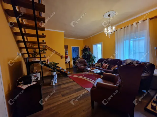 Eladó ház Ászár 183 nm