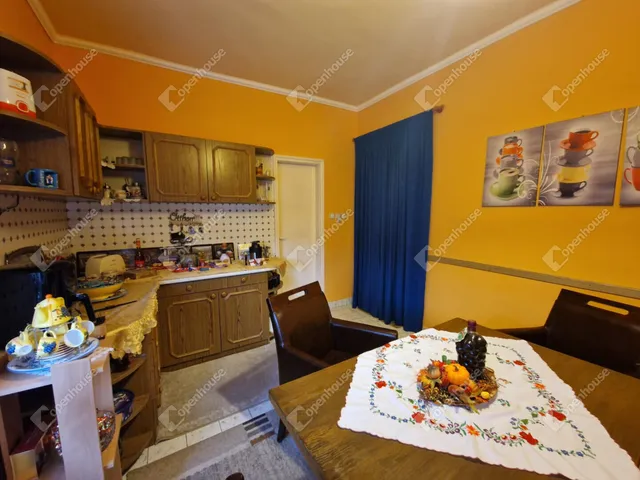 Eladó ház Ászár 183 nm