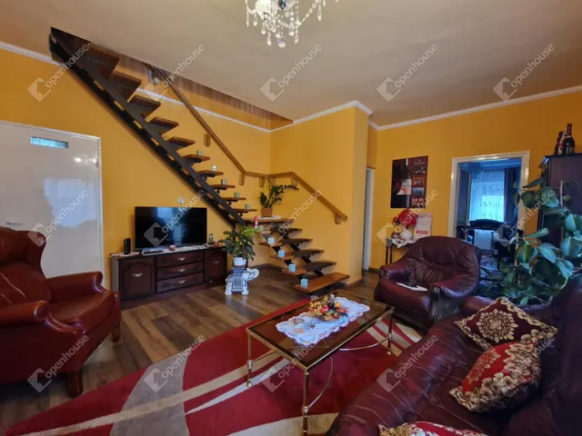 Eladó ház Ászár 183 nm