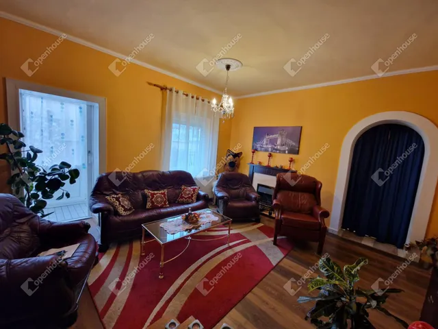 Eladó ház Ászár 183 nm