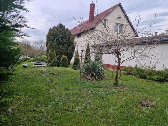 Eladó ház Ászár 183 nm