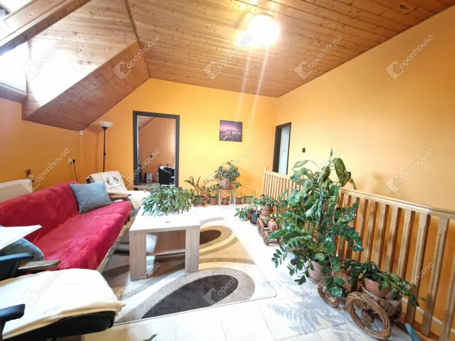 Eladó ház Ászár 183 nm