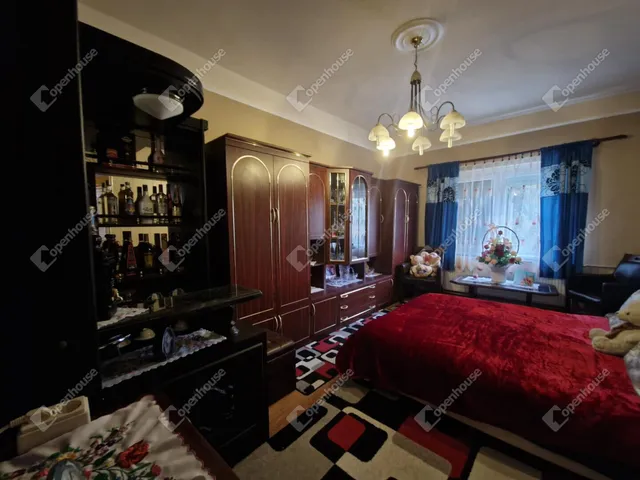 Eladó ház Ászár 183 nm