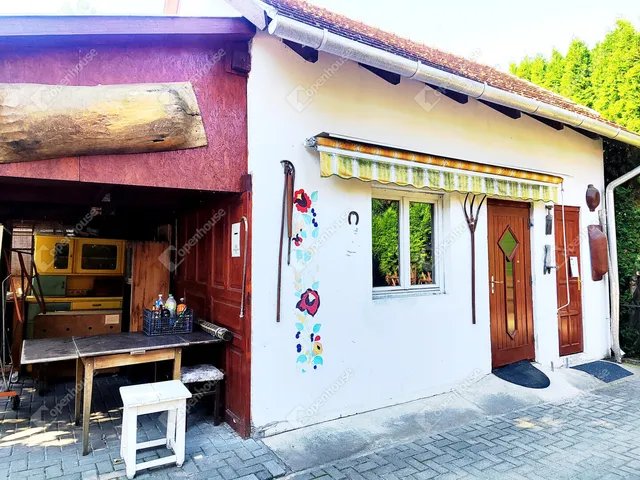Eladó ház Komárom, Koppánymonostor 223 nm