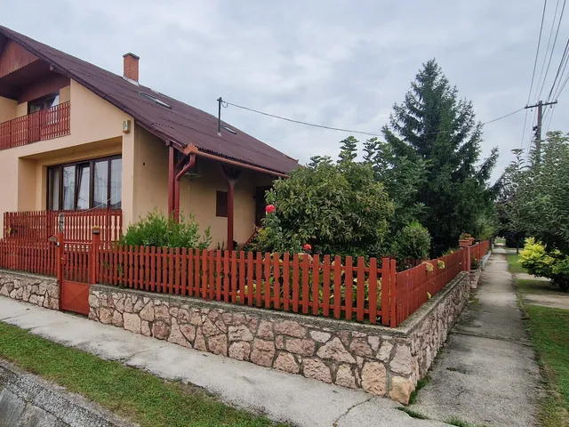 Eladó ház Bábolna 172 nm