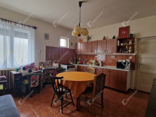 Eladó ház Bábolna 172 nm