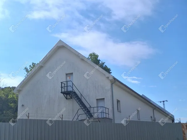 Eladó kereskedelmi és ipari ingatlan Komárom, Koppánymonostor 2544 nm