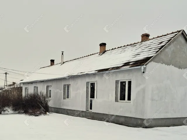 Eladó lakás Komárom, Szőny 49 nm