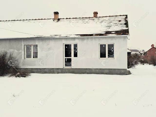 Eladó lakás Komárom, Szőny 49 nm