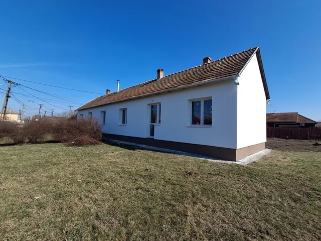 Eladó lakás Komárom, Szőny 49 nm