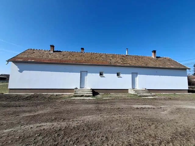 Eladó lakás Komárom, Szőny 49 nm