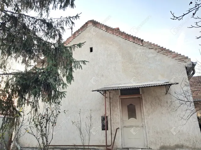 Eladó ház Komárom 45 nm