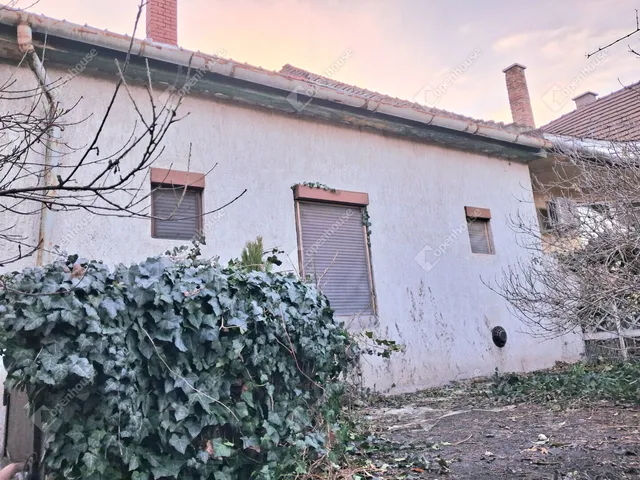 Eladó ház Komárom 45 nm