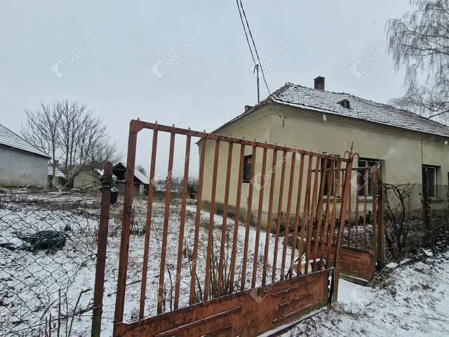 Eladó ház Ács 70 nm