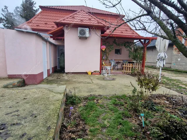 Eladó ház Ács 150 nm