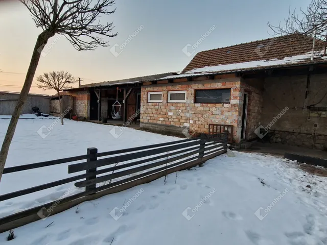 Eladó ház Komárom, Szőny 40 nm