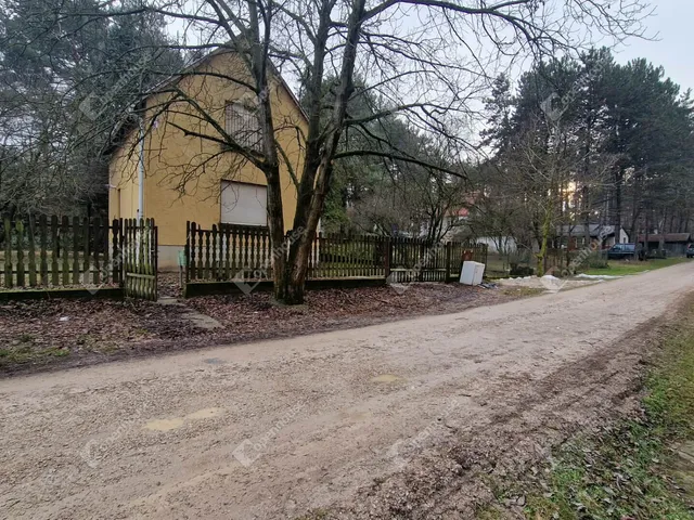 Eladó nyaraló Komárom, Koppánymonostor 81 nm