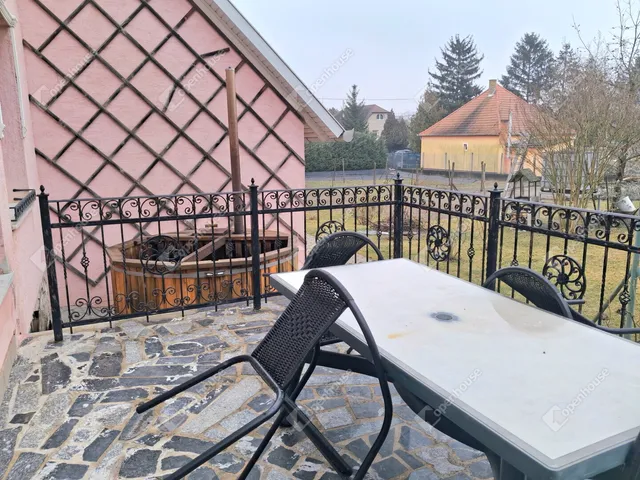 Kiadó ház Komárom, Koppánymonostor 92 nm