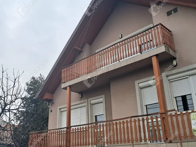 Eladó ház Bana 303 nm