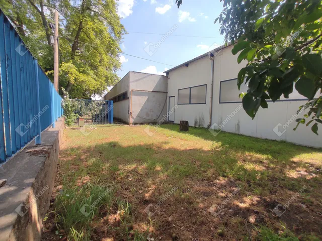 Kiadó kereskedelmi és ipari ingatlan Komárom 510 nm