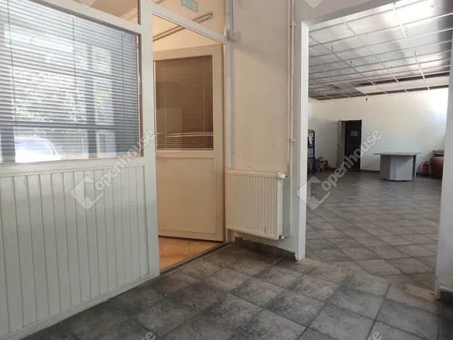 Kiadó kereskedelmi és ipari ingatlan Komárom 510 nm