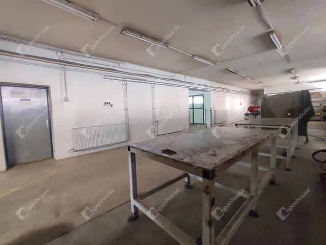 Kiadó kereskedelmi és ipari ingatlan Komárom 510 nm