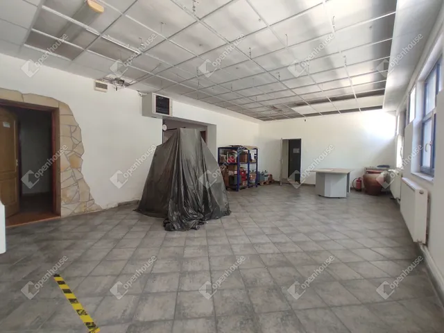 Kiadó kereskedelmi és ipari ingatlan Komárom 510 nm