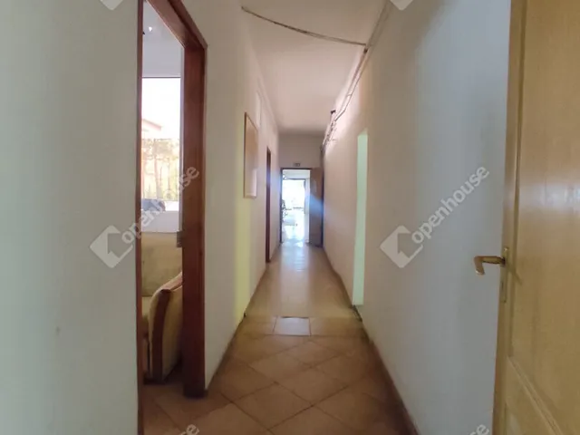 Kiadó kereskedelmi és ipari ingatlan Komárom 510 nm