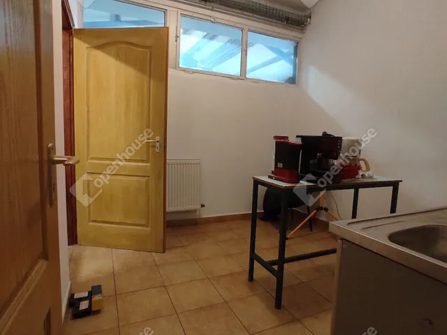 Kiadó kereskedelmi és ipari ingatlan Komárom 510 nm