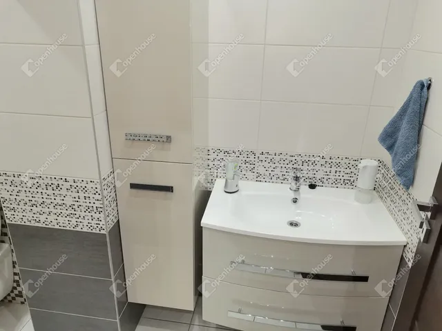 Eladó ház Komárom, Szőny 353 nm