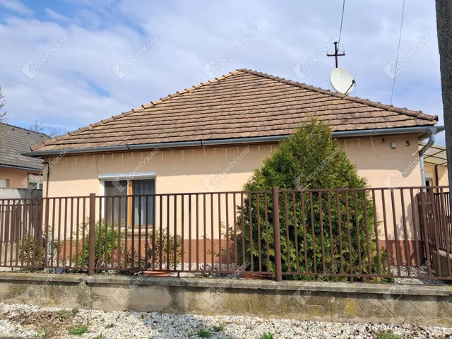 Eladó ház Ács 84 nm