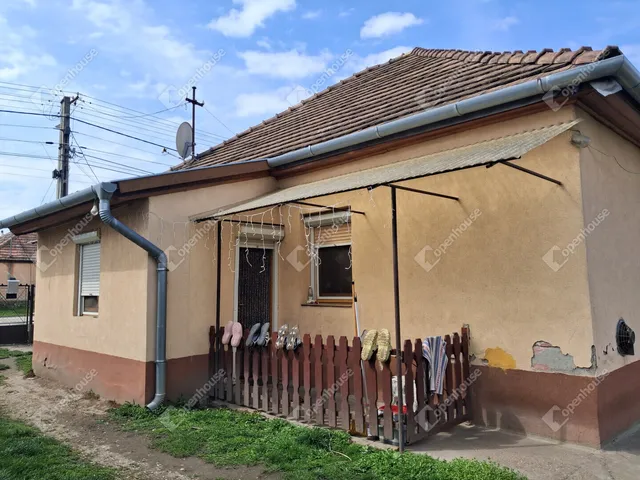 Eladó ház Ács 84 nm