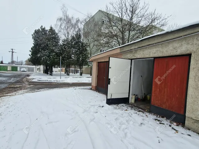 Kiadó garázs Komárom 18 nm