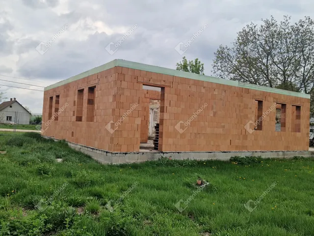 Eladó ház Csém 138 nm