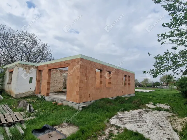 Eladó ház Csém 138 nm