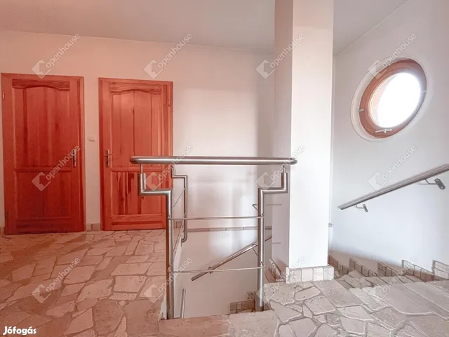 Eladó ház Komárom, Koppánymonostor 280 nm