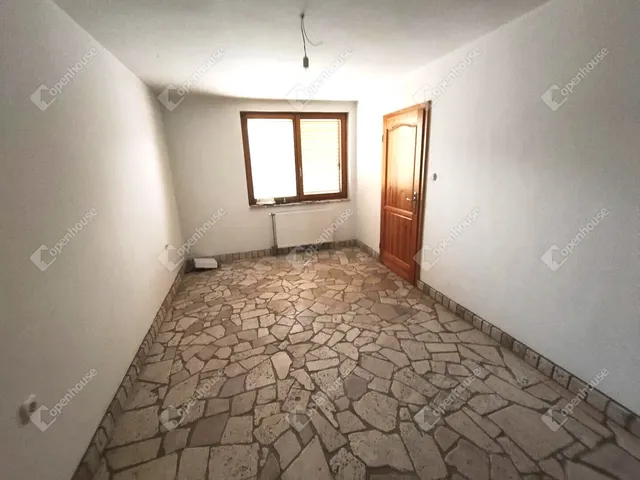 Eladó ház Komárom, Koppánymonostor 280 nm