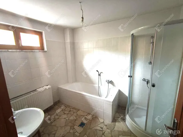 Eladó ház Komárom, Koppánymonostor 280 nm