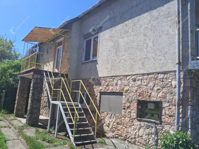 Eladó ház Komárom, Szőny 200 nm