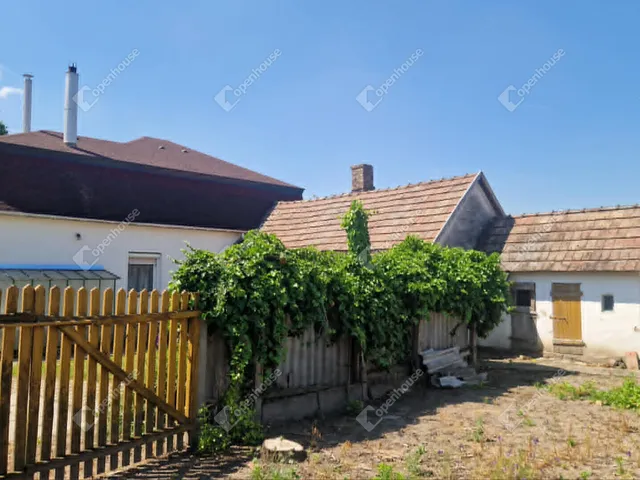 Eladó ház Komárom, Szőny 75 nm