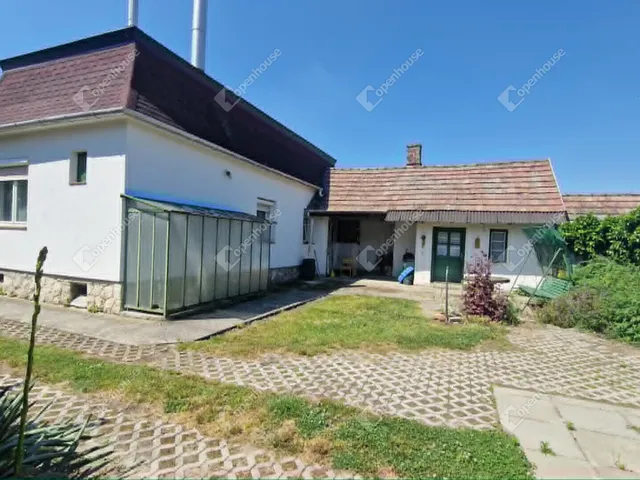 Eladó ház Komárom, Szőny 75 nm