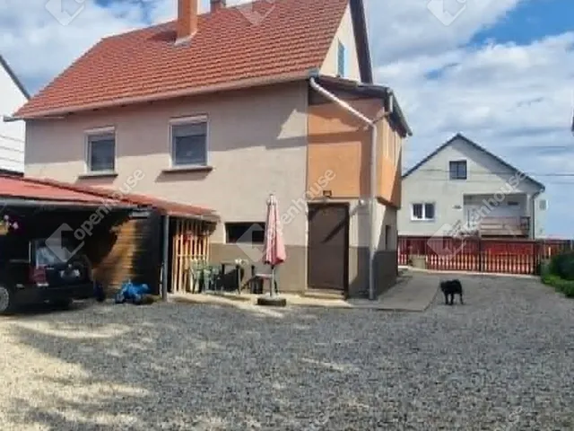 Eladó ház Ács 216 nm