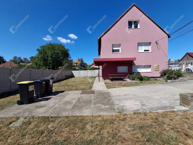 Kiadó ház Komárom 157 nm