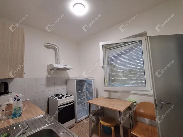 Kiadó ház Komárom 157 nm