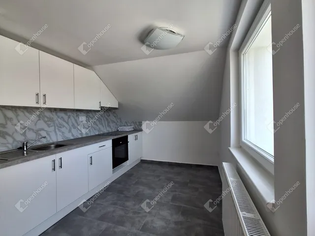 Eladó lakás Komárom, Szőny 30 nm