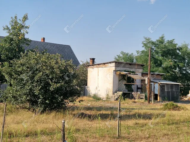 Eladó ház Kisbér 20 nm